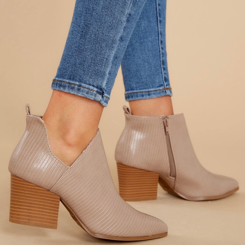 Qupid beige booties - size 9